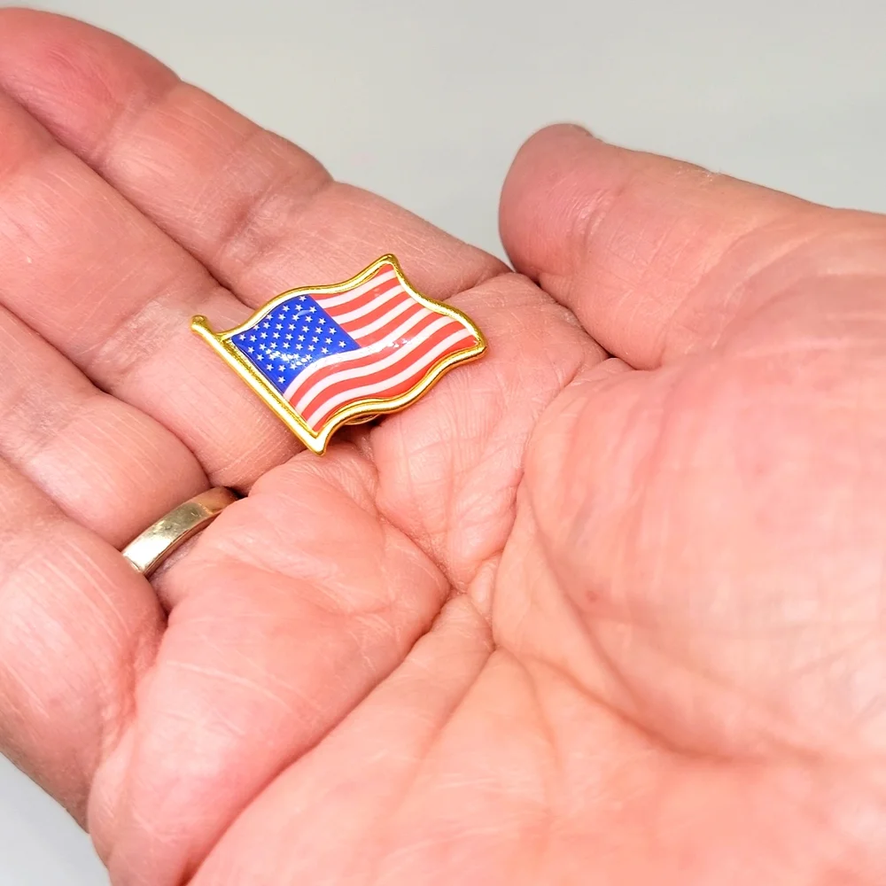 American Wavy Flag Tac Pin Set of 2 Gold Tone Lapel Brooch OS New